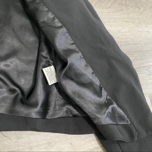 Blazer - Picture 6 of 6